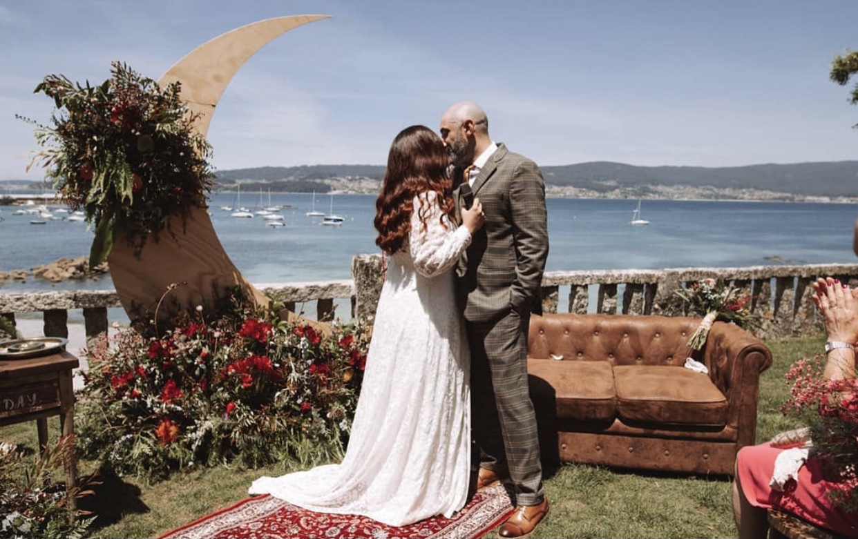 una boda con el atlántico de fondo